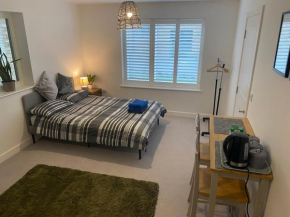 Very Large Double Room with Corner Sofa, Sky TV, Netflix etc, Fridge and Microwave